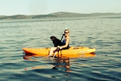 Puppy-Digger-catching-a-kayak-ride